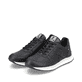 Schwarze Rieker Damen Sneaker Low 42501-00 mit flexibler Sohle. Schuhpaar seitlich schräg.