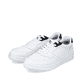 Reinweiße Rieker Herren Sneaker Low B7801-80 mit TR-Sohle mit weichem EVA-Inlet. Schuhpaar seitlich schräg.