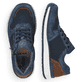 Blaue Rieker Herren Sneaker Low B9006-14 mit Reißverschluss sowie Extraweite H. Schuh von oben, liegend.