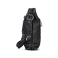 Rieker Umhängetasche H1072-01 in Schwarz mit Reißverschluss und individuell verstellbarem Schulterriemen. Rechtsseitig.