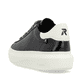 Schwarze Rieker Damen Sneaker Low W1205-00 mit einer ultraleichten Plateausohle. Schuh von hinten.