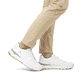 Weiße Rieker Herren Sneaker Low U0901-80 mit super leichter und flexibler Sohle. Schuh am Fuß.