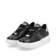 Schwarze Rieker Damen Sneaker Low W1202-00 mit einer ultraleichten Plateausohle. Schuhpaar seitlich schräg.