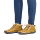 
Gelbe Rieker Damen Schnürschuhe 52509-68 mit Schnürung sowie einer leichten Sohle. Schuh am Fuß