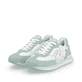 Weiße Rieker Damen Sneaker Low 42509-81 mit flexibler und super leichter Sohle. Schuhpaar seitlich schräg.