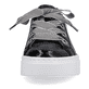 Schwarze Rieker Damen Sneaker Low N59A2-00 mit einer Schnürung. Schuh von vorne.