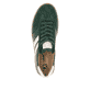 Grüne Rieker Herren Sneaker Low U0707-54 im Retro-Look mit weißen Streifen an der Seite sowie einer Schnürung. Schuh von oben.
