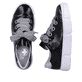 Schwarze Rieker Damen Sneaker Low N59A2-00 mit einer Schnürung. Schuh von oben, liegend.