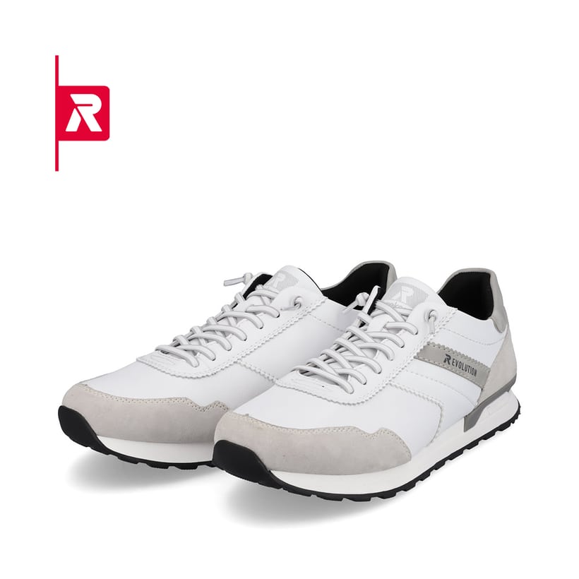 Brilliantweißen Rieker EVOLUTION Herren Sneaker U0303-80 mit einer Profilsohle. Schuhpaar schräg.