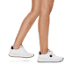 Edelweiße Rieker Damen Sneaker Low M4903-80 mit Schnürung sowie geprägtem Logo. Schuh am Fuß.