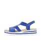 Blaue Rieker Keilsandaletten V0209-14 mit Elastikeinsatz sowie Schmuckelementen. Schuh Außenseite.