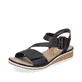 Schwarze Rieker Keilsandaletten V3660-02 mit einem Klettverschluss. Schuh seitlich schräg.