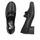 Schwarze Rieker Damen Loafer 41660-00 mit Elastikeinsatz sowie stylischer Kette. Schuh von oben, liegend.