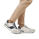 Graue Rieker Herren Sneaker Low U0306-80 mit leichter und griffiger Sohle. Schuh am Fuß.