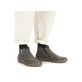 
Graue Rieker Damen Slipper 52581-45 mit Reißverschluss sowie einer leichten Sohle. Schuh am Fuß