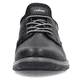 Schwarze Rieker Herren Slipper 14450-00 mit einer Gummischnürung. Schuh von vorne.