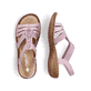 Pastellrosane Rieker Damen Riemchensandalen 60801-30 mit einem Elastikeinsatz. Schuh von oben, liegend.