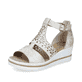 Silberne Rieker Keilsandaletten 67481-60 mit Klettverschluss sowie Löcheroptik. Schuh seitlich schräg.