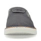 Steingraue Rieker Herren Slipper B2267-45 mit einem umklappbaren Fersenteil. Schuh von vorne.