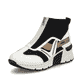 Weiße Rieker Damen Sneaker High N6360-00 mit Reißverschluss sowie der Komfortweite G. Schuh seitlich schräg.