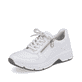 Weiße Rieker Damen Sneaker Low 48134-81 mit Reißverschluss sowie Komfortweite G. Schuh seitlich schräg.