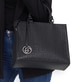 remonte Damen Handtasche Q0709-00 in Nachtschwarz aus Kunstleder mit Reißverschluss. Handtasche getragen.