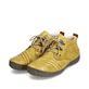 
Gelbe Rieker Damen Schnürschuhe 52509-68 mit Schnürung sowie einer leichten Sohle. Schuhpaar schräg.