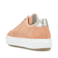 Orangene Rieker Damen Sneaker Low M3901-38 mit einer Schnürung sowie Löcheroptik. Schuh von hinten.
