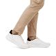 Weiße Rieker Herren Sneaker Low U0501-80 mit flexibler und ultra leichter Sohle. Schuh am Fuß.