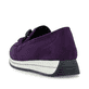 Auberginefarbene remonte Damen Loafer D0H10-30 mit grobgliedrigem Kettenelement. Schuh von hinten.