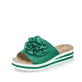 Grüne Rieker Damen Pantoletten V0252-52 mit Klettverschluss sowie Dekoblume. Schuh seitlich schräg.