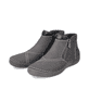 
Graue Rieker Damen Slipper 52581-45 mit Reißverschluss sowie einer leichten Sohle. Schuhpaar schräg.