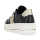 Tiefschwarze remonte Damen Sneaker D1C02-01 mit Schnürung sowie Metallelement. Schuh von hinten.
