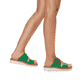 
Smaragdgrüne remonte Damen Pantoletten D0Q51-52 mit einer flexiblen Plateausohle. Schuh am Fuß