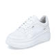 Weiße Rieker Damen Sneaker Low M7811-80 mit leichter und griffiger Plateausohle. Schuh seitlich schräg.