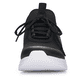Schwarze Rieker Damen Slipper N4722-00 mit Gummischnürung sowie gesticktem Logo. Schuh von vorne.