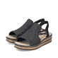 Schwarze Rieker Keilsandaletten 62941-00 mit einem Elastikeinsatz. Schuhpaar seitlich schräg.