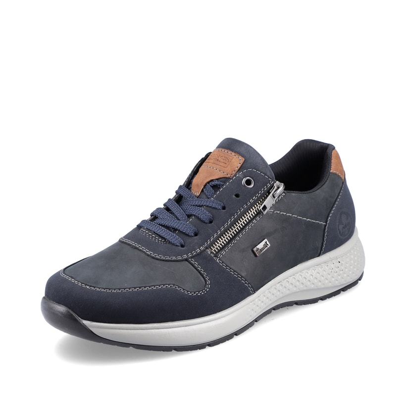 Blaugraue Rieker Herren Sneaker B7613-14 mit einer schockabsorbierenden Sohle. Schuh seitlich schräg.