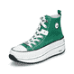 Grüne Rieker Damen Sneaker High 90010-52 mit abriebfester Plateausohle. Schuh seitlich schräg.