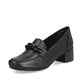 Schwarze Rieker Damen Loafer 41660-00 mit Elastikeinsatz sowie stylischer Kette. Schuh seitlich schräg.