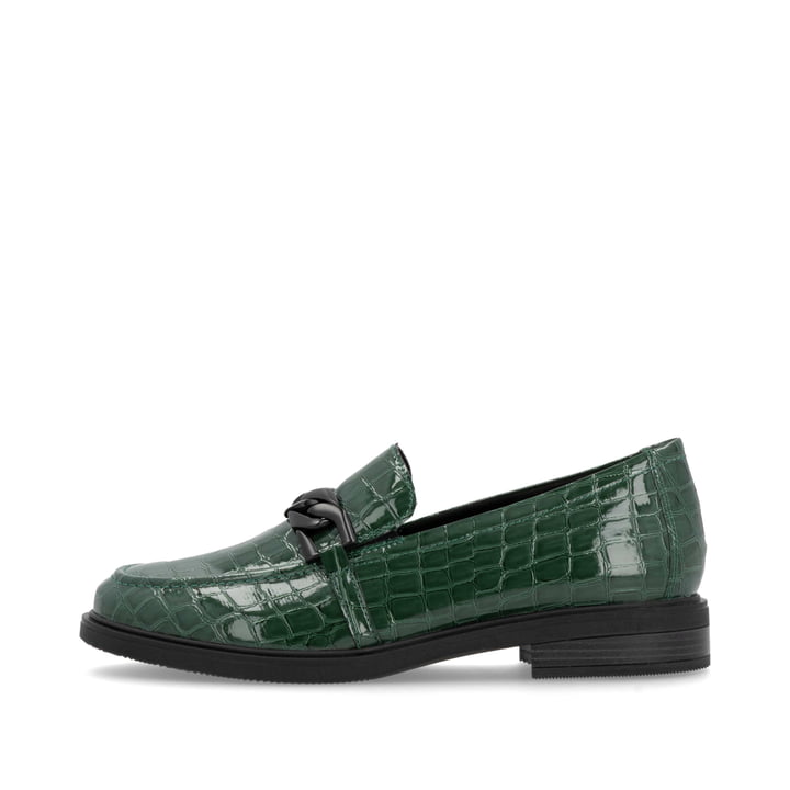 Grasgrüne remonte Damen Loafer D1U00-54 mit Kettenelement sowie Gummizug. Schuh Außenseite.