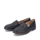 Schwarze Rieker Damen Loafer 45300-00 mit einem Elastikeinsatz. Schuhpaar seitlich schräg.