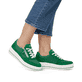 Grüne remonte Damen Sneaker D1C04-52 mit Reißverschluss sowie der Komfortweite G. Schuh am Fuß.