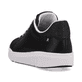 Schwarze Rieker Damen Sneaker Low 41900-00 mit flexibler Sohle. Schuh von hinten.